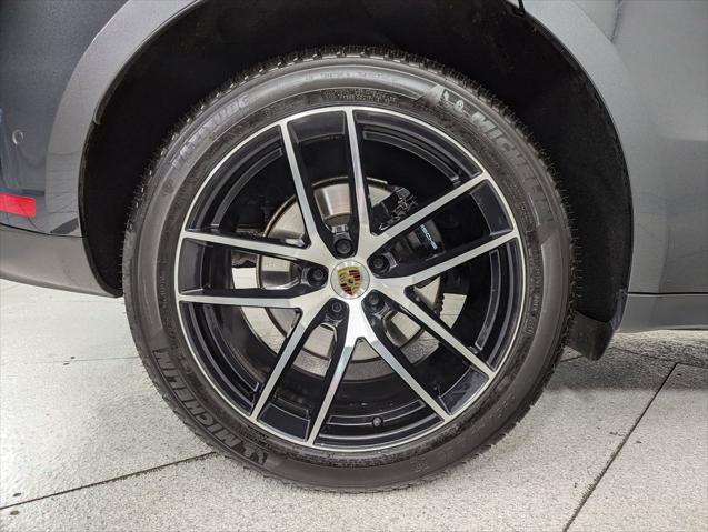 2025 Porsche Macan Unknown