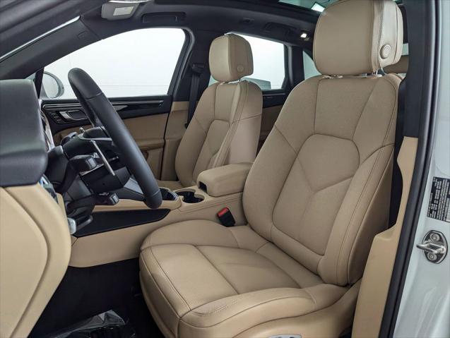 2025 Porsche Macan Unknown