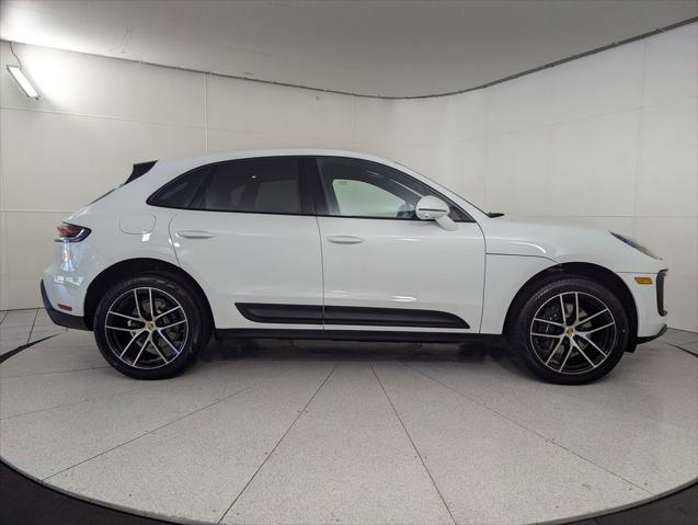 2025 Porsche Macan Unknown