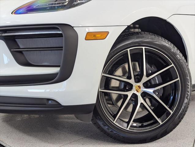 2025 Porsche Macan Unknown