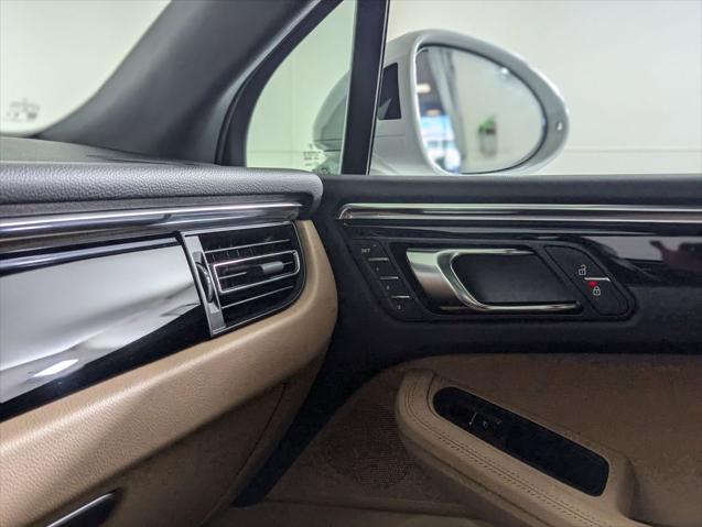 2025 Porsche Macan Unknown
