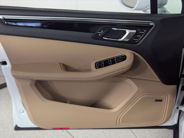 2025 Porsche Macan Unknown