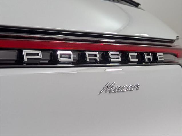 2025 Porsche Macan Unknown