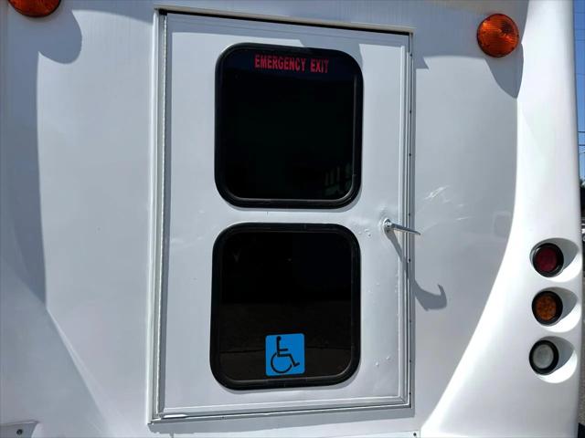 2012 Ford E-450 Cutaway E-450
