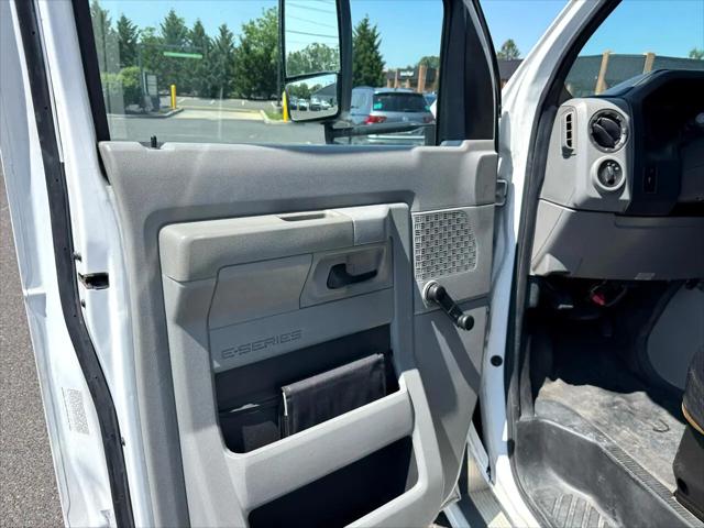 2012 Ford E-450 Cutaway E-450