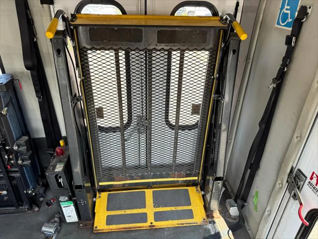 2012 Ford E-450 Cutaway E-450