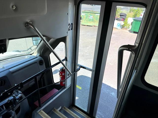 2012 Ford E-450 Cutaway E-450