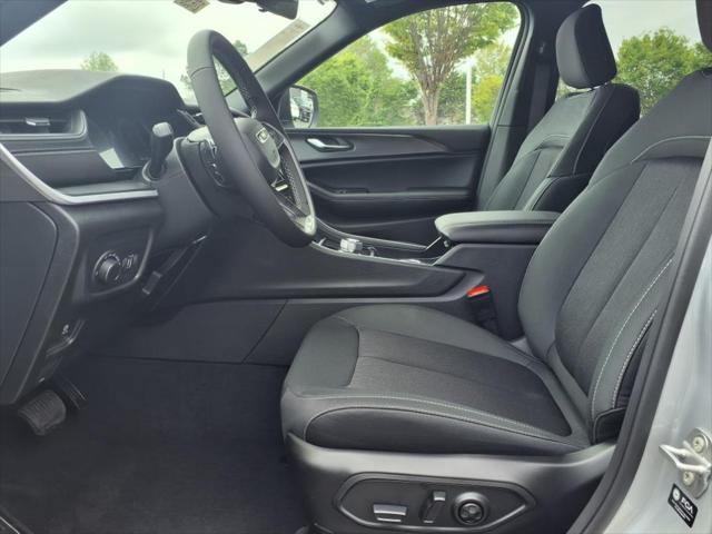 2025 Jeep Grand Cherokee GRAND CHEROKEE L LAREDO X 4X2