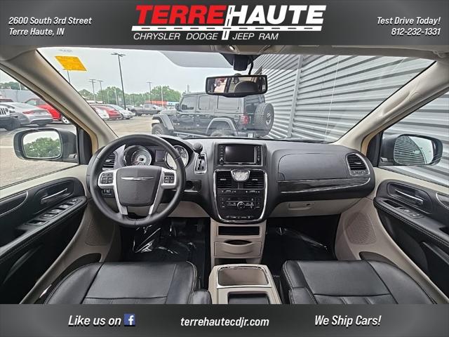 2015 Chrysler Town and Country Touring-L