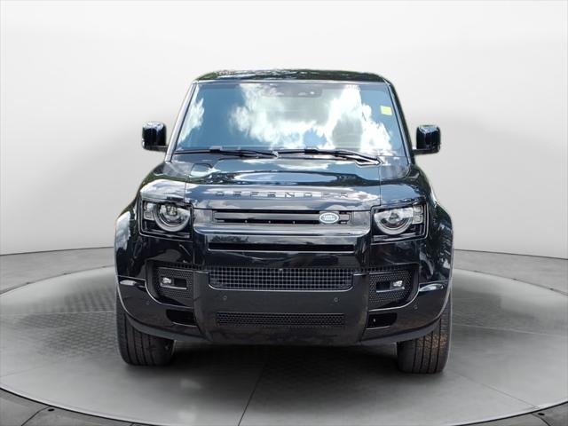 2025 Land Rover Defender 110 P400 X-Dynamic SE