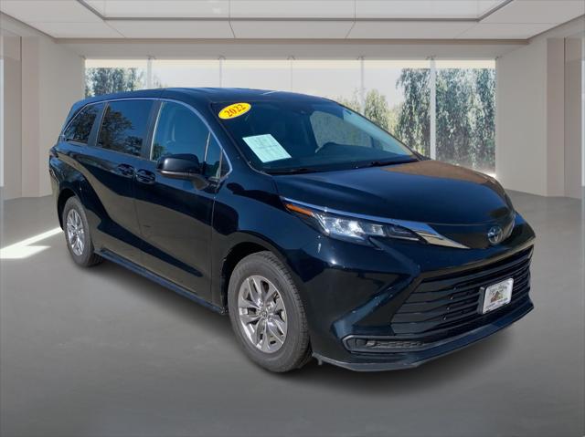 2022 Toyota Sienna LE for sale in Des Moines, IA