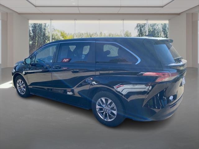 2022 Toyota Sienna LE