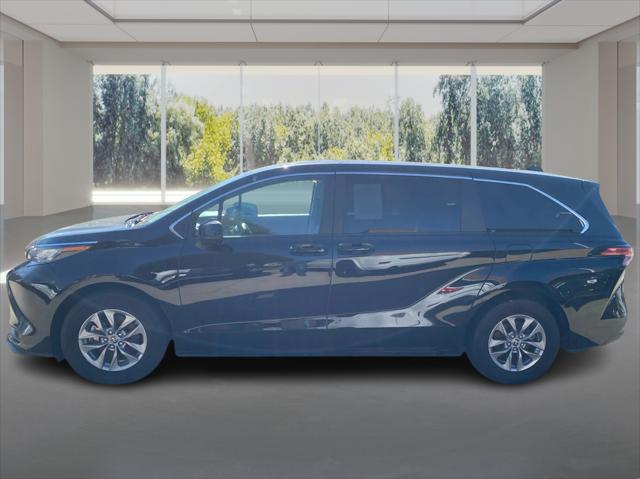 2022 Toyota Sienna LE