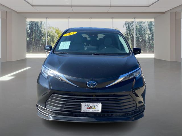 2022 Toyota Sienna LE