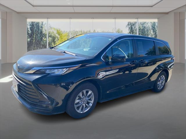 2022 Toyota Sienna LE