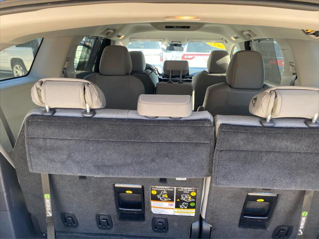 2022 Toyota Sienna LE
