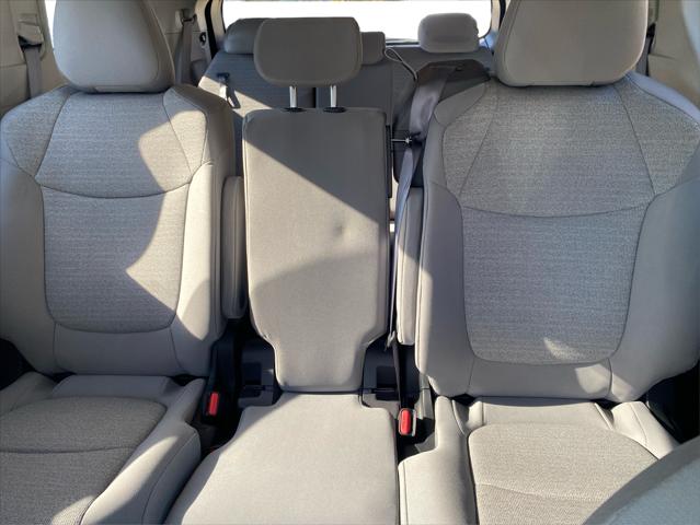 2022 Toyota Sienna LE