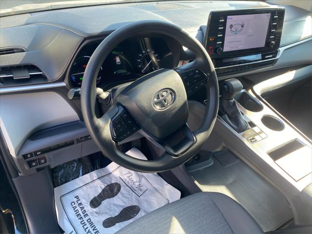 2022 Toyota Sienna LE