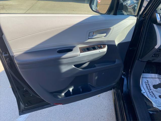2022 Toyota Sienna LE
