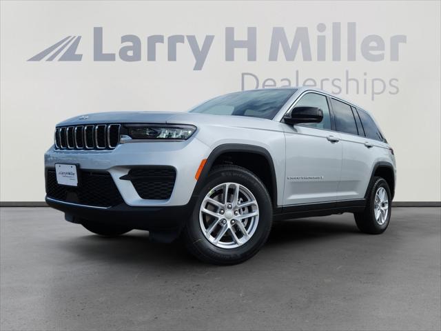 2025 Jeep Grand Cherokee GRAND CHEROKEE LAREDO X 4X4