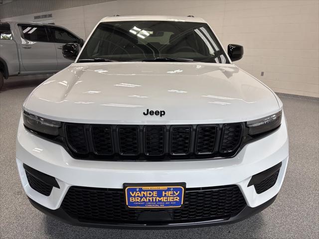 2025 Jeep Grand Cherokee GRAND CHEROKEE ALTITUDE 4X4