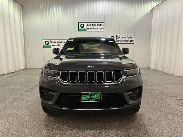 2025 Jeep Grand Cherokee GRAND CHEROKEE LAREDO X 4X4