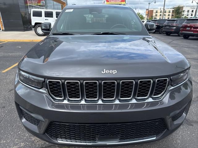 2025 Jeep Grand Cherokee GRAND CHEROKEE LAREDO 4X4