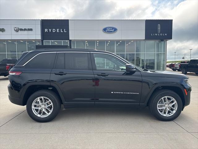 2025 Jeep Grand Cherokee GRAND CHEROKEE LAREDO X 4X4