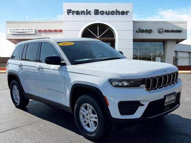 2025 Jeep Grand Cherokee GRAND CHEROKEE LAREDO 4X4