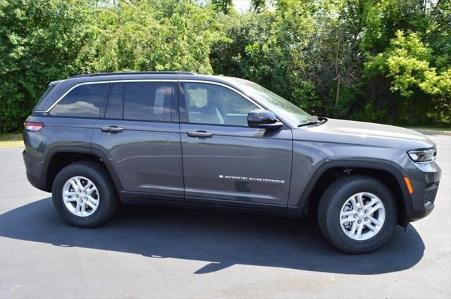 2025 Jeep Grand Cherokee GRAND CHEROKEE LAREDO 4X4