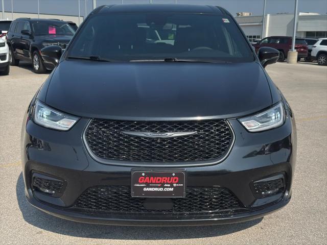2022 Chrysler Pacifica Hybrid Touring L