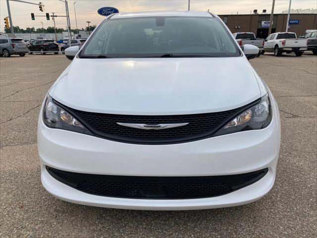 2022 Chrysler Voyager LX 2022 Chrysler Voyager LX