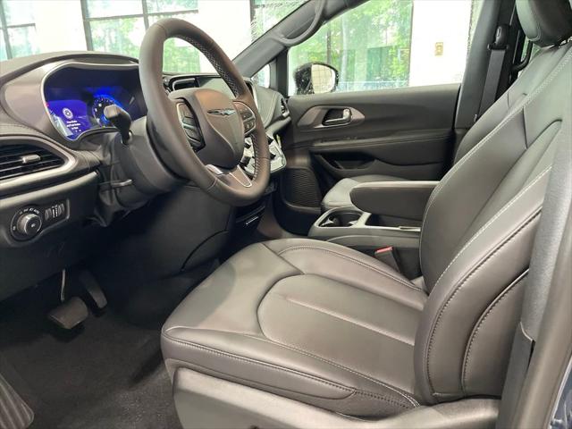 2025 Chrysler Pacifica PACIFICA SELECT