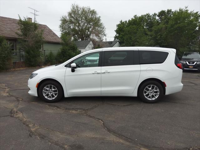 2022 Chrysler Voyager LX
