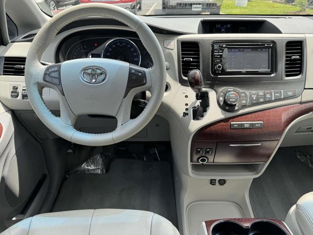 2013 Toyota Sienna XLE V6 8 Passenger