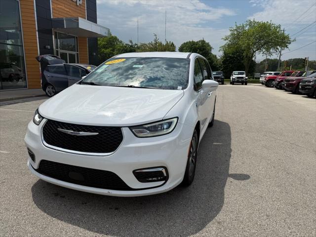 2022 Chrysler Pacifica Hybrid Touring L