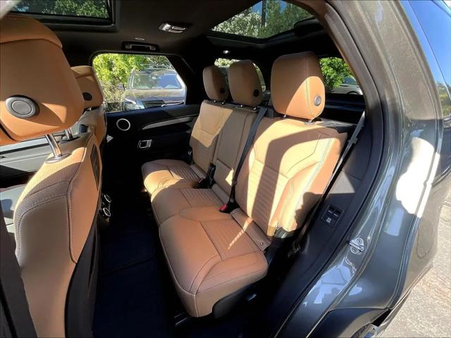 2025 Land Rover Discovery P360 Dynamic SE