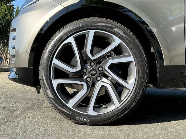 2025 Land Rover Discovery P360 Dynamic SE