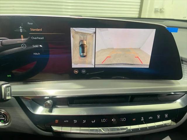 2025 Cadillac iQ Sport w/1SJ