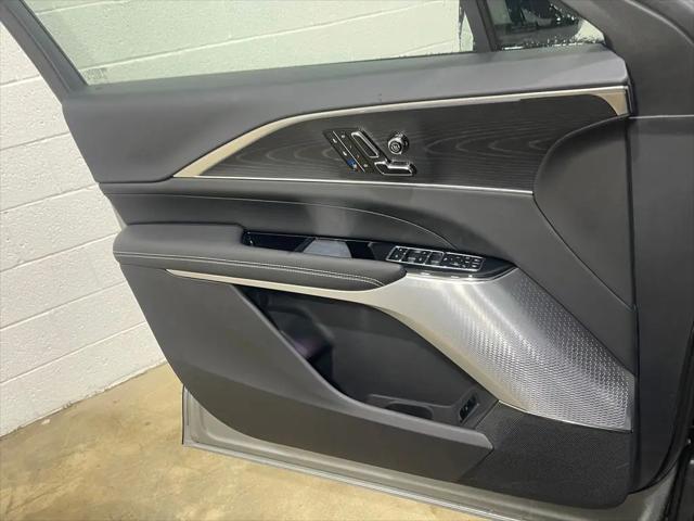 2025 Cadillac iQ Sport w/1SJ