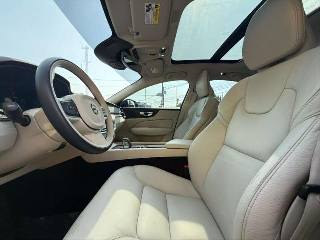 2022 Volvo S60 B5 Momentum