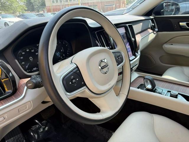2022 Volvo S60 B5 Momentum