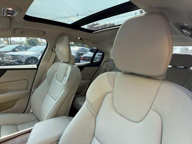 2022 Volvo S60 B5 Momentum