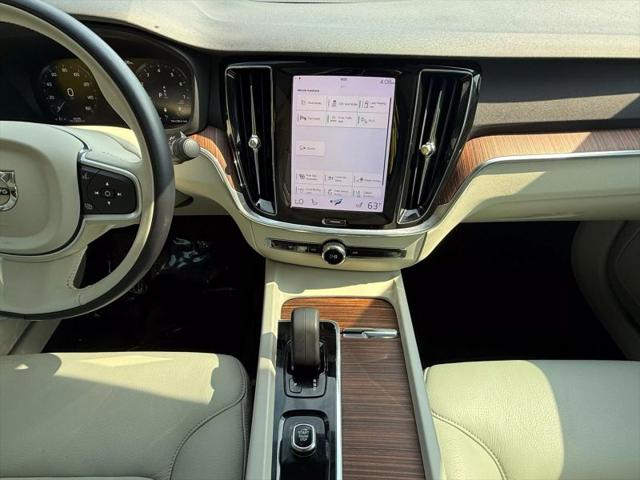 2022 Volvo S60 B5 Momentum