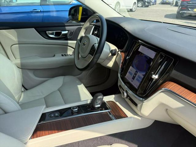 2022 Volvo S60 B5 Momentum