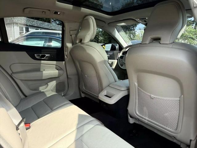 2022 Volvo S60 B5 Momentum