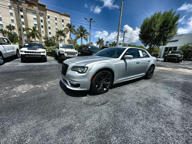 2022 Chrysler 300 Touring L
