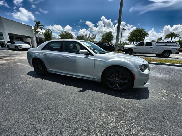 2022 Chrysler 300 Touring L