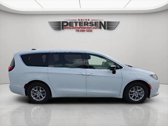 2025 Chrysler Voyager VOYAGER LX