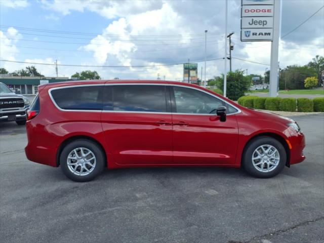 2025 Chrysler Voyager VOYAGER LX